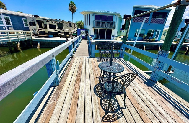 Waterfront, Dock, Beach Access 2Bed 3 Bath home in the beautiful Nettles Island, (N373)