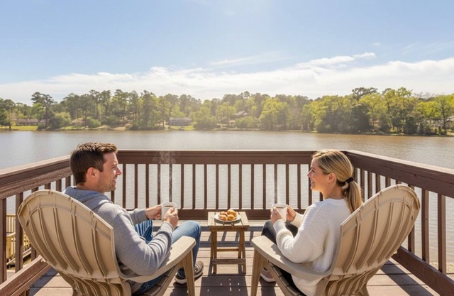 Waterfront Family Escape - Minutes to RAFB, Pets & Kids Friendly