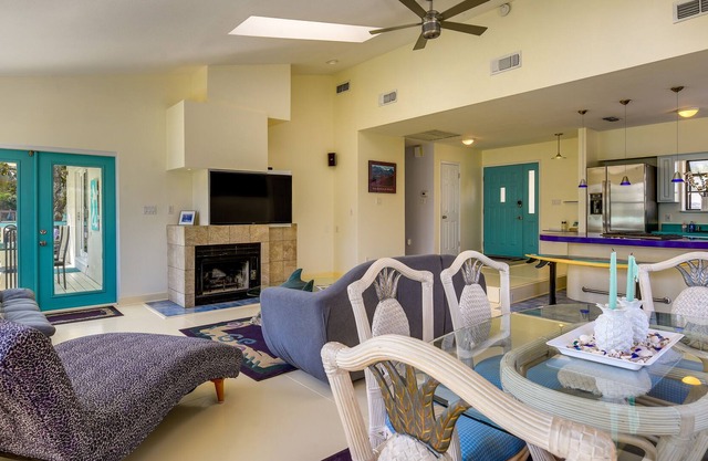 Waterfront Fort Walton Beach Home w/ Kayaks & Deck