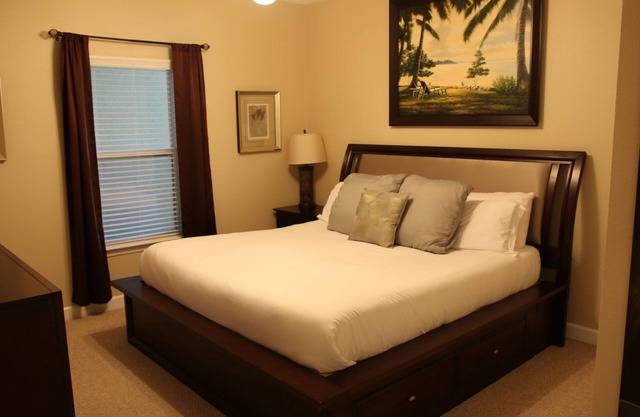 Waterfront - great fishing, peaceful & quiet, yet close to Tanger Outlets & OWA