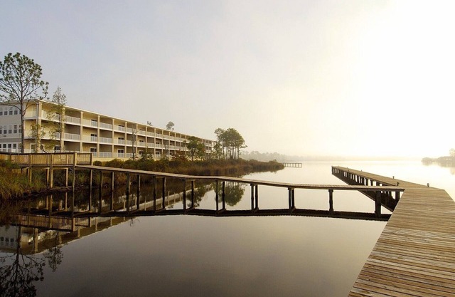 Waterfront - great fishing, peaceful & quiet, yet close to Tanger Outlets & OWA