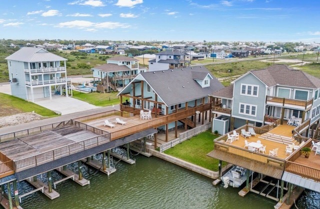 WATERFRONT Hahn's Hideaway pets add more $