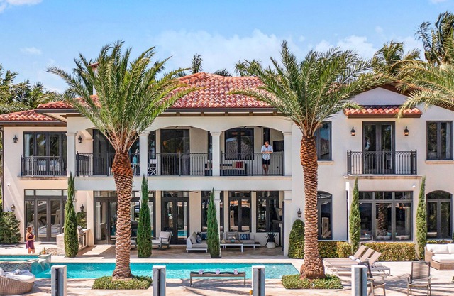 Waterfront | Heated Pool | Canal View & Access | Mimosa Key | VlLLAS