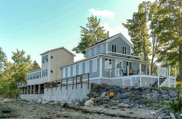 Waterfront home and studio combination with fast WiFi, deck, & two kitchens