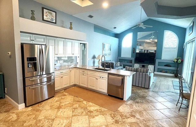Waterfront Home-Intercoastal Access-Boat Dock-Salt Water Screened Heated Pool