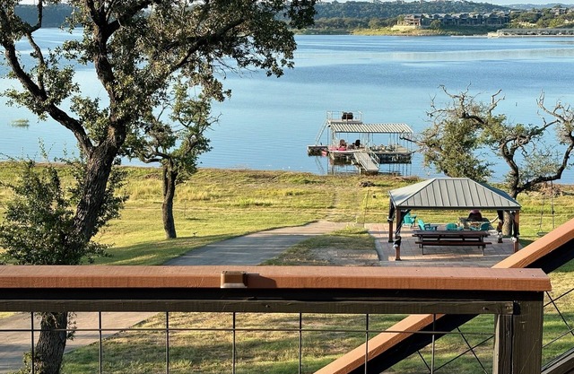 Waterfront home w/open layout kitchen, lg deck, W/D, Private dock with kayaks,