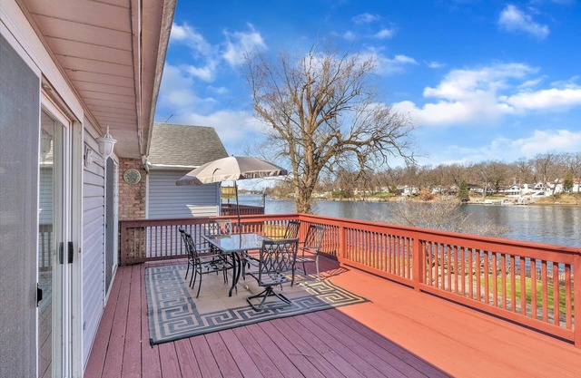 Waterfront home with dock, pool and hot tub! NOTRE DAME FOOTBALL