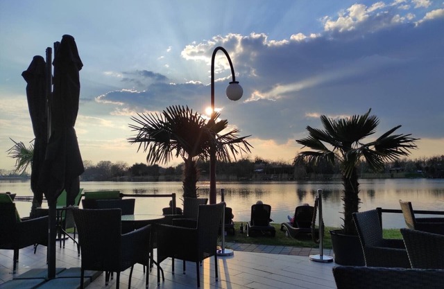 Waterfront Lodge