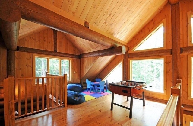 Waterfront Loghome: Theatre, Billiard, Foosball. Near ski resort (3minutes)