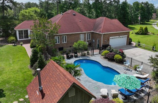 Waterfront Mansion, Saltwater Pool,Dock, Game room, Tiki Bar, Kayaks + More