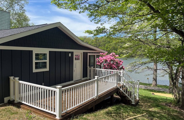 Waterfront Paddles & Pours Cottage on Claytor Lake