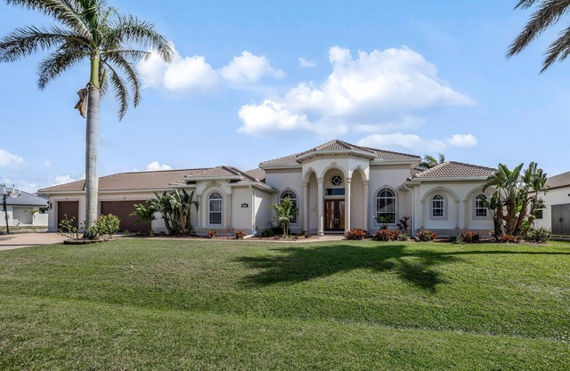 Waterfront Paradise with Pool, Spa, Kayaks, Bikes, Game Room & more