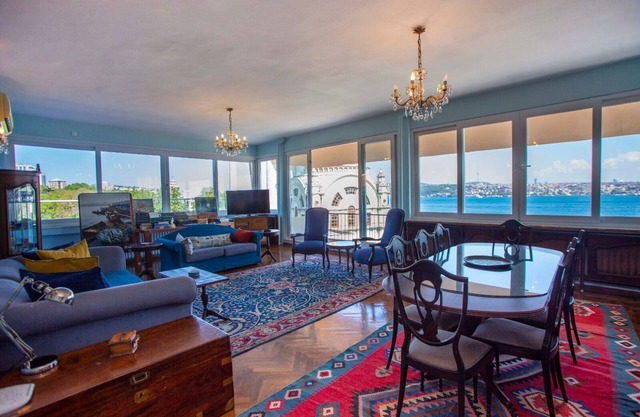 Waterfront Penthouse Apt. with a Stunning View