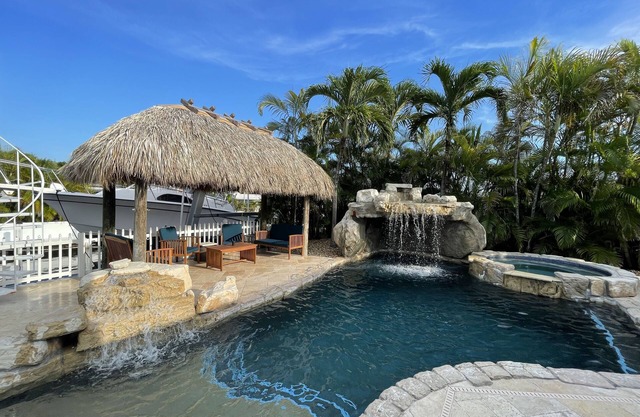 Waterfront Pool home with Quick Access to Gulf
