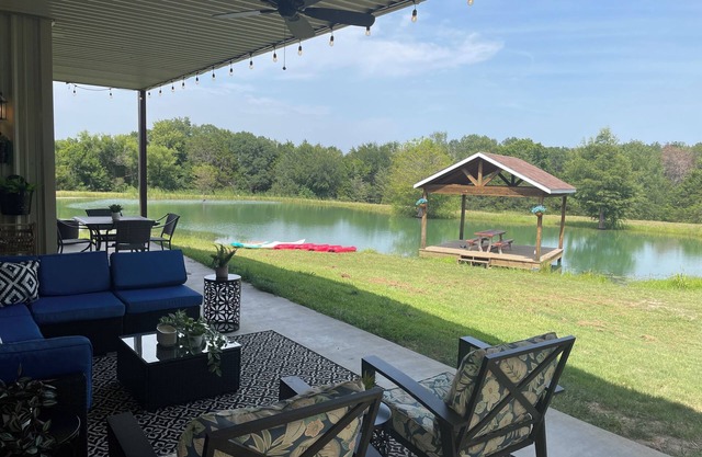 Waterfront Retreat - plenty of privacy