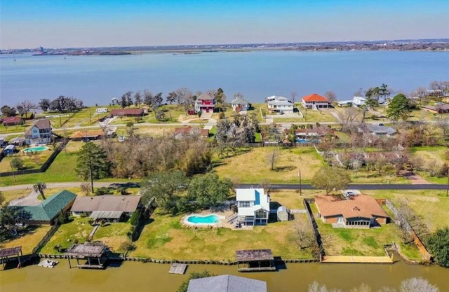 Waterfront Retreat w/Pool: Family & Fishing Escape in Baytown, Near Houston