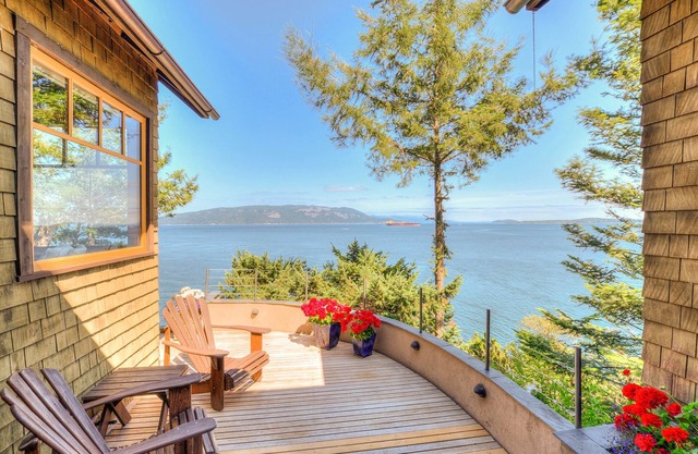Waterfront *Spectacular Million Dollar Views* Seacliff Cottage