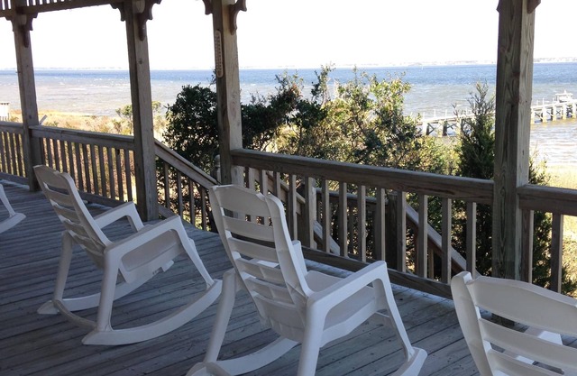 WATERFRONT! Tranquility bytheSea, CShoreBeachHome, Across from Beach onthe Sound
