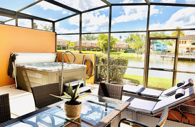 Waterfront Views/Fun in The Sun/3 miles to Disney