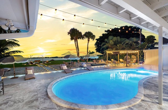 Waterfront Villa w/Pool Game Room