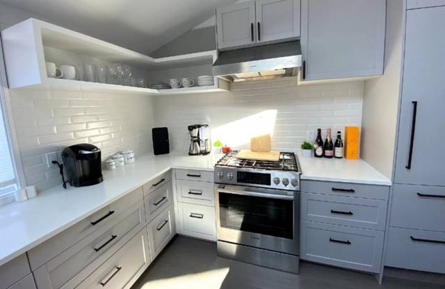 Waterfront Villas w/hot tub , 2 boat slips , and 3 minutes to the beach!