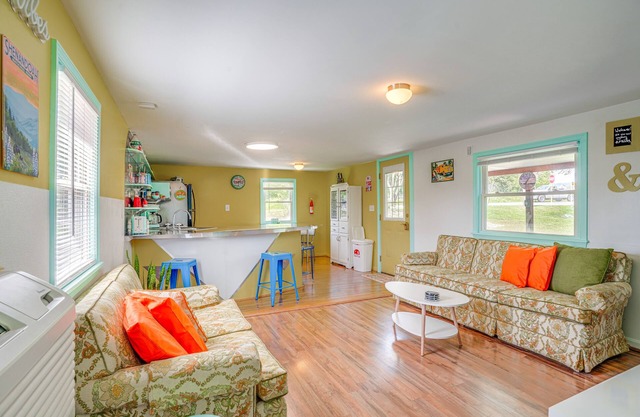 Waterfront Virginia Retreat w/Canoe, Pets Welcome