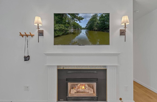 Waterfront w/Floating Dock, Kayaks~Family Home