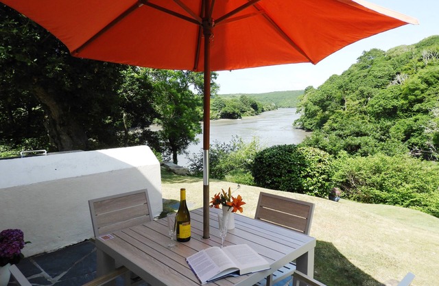 Waterside 16c Cottage No Neighbours, View, Boat, Foreshore, Garden. Very Private