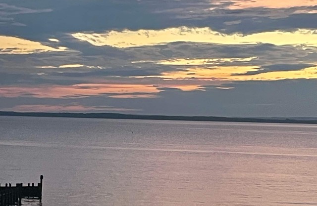Waterview Cottage with Amazing Sunsets overlooking The Chesapeake Baynnnnnnnn