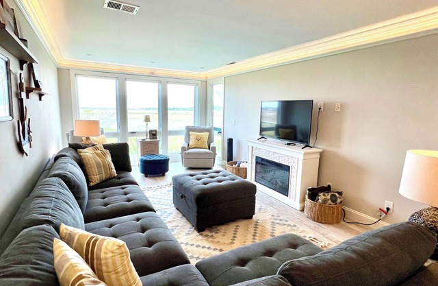 Waterview Retreat. Amenity Cards Available.