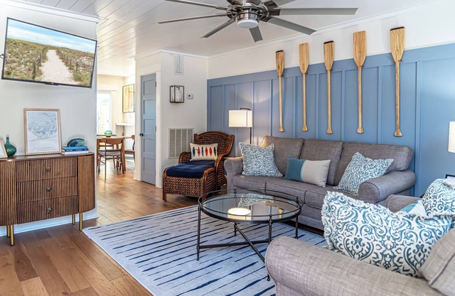 Waterway Wonder- Mins to The Wharf & Fishing- Pet Friendly