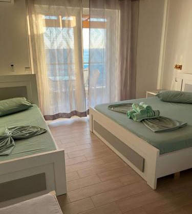 Wave n' Sea Apartments