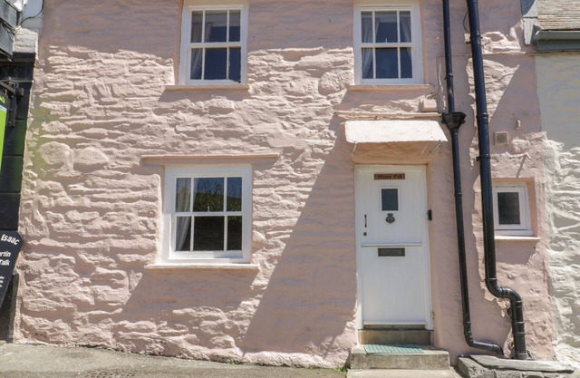 WAVES END, family friendly, character holiday cottage in Port Isaac