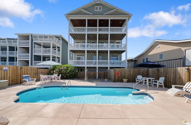 Waves & Sun - OCEANFRONT, Heated Pool, Elevators, Entire Duplex, Sleeps 25-28