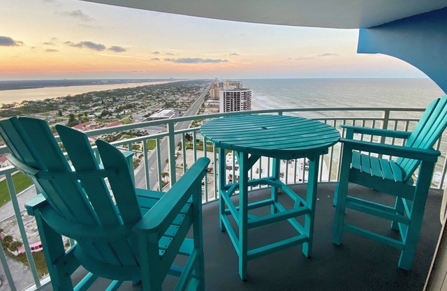 Weekly discount! 27th Floor 2BR 2BA incredible views!