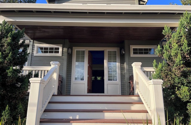 Weekly/Monthly Luxury Executive 1-Bedroom – Elegance and Comfort in Portland