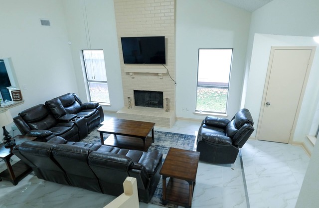 Welcome 4 Bedroom house North Houston!