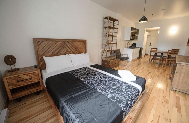 Welcome Downtown, superb loft!