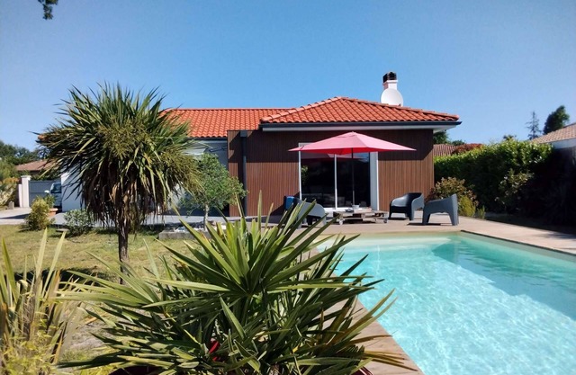 Welcome to Biscarrosse Ville, in this comfortable house located on a quiet street — ideal for.