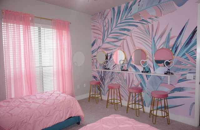 Welcome to Gurl World Pink 2 bdr Loft