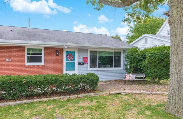 Welcome to Redbird Ranch: Your Cozy Campus Retreat at Illinois State