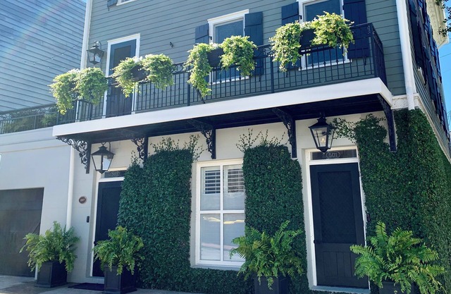 Welcome to Shain Manor! Newly renovated Garden Suite for 2 & outdoor oasis!