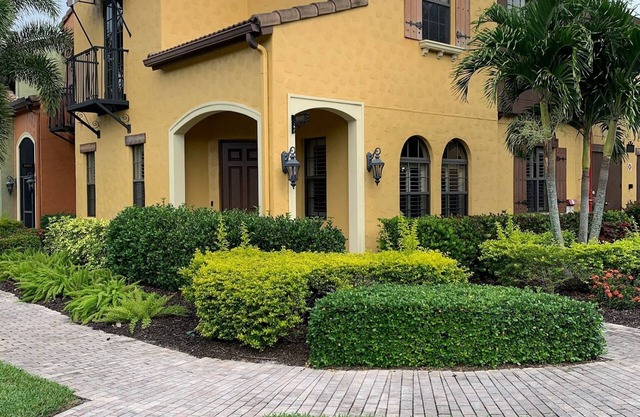 Welcome to Sunny Florida! Your Resort Style Home Away From Home Awaits You!