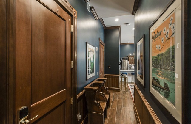 Welcome to the legendary Southern Turf Building in the heart of downtown Nashville, Tennessee!