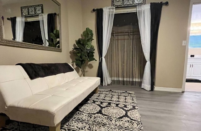 Welcome to the River House! Bright peaceful desert/river home.
