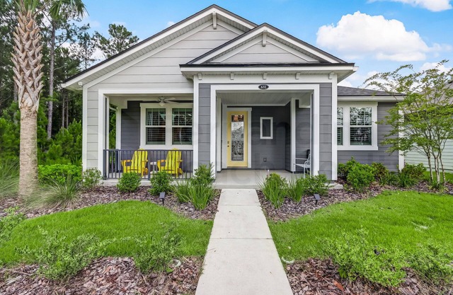 Welcome to this charming property in the beautiful community of Wildlight!