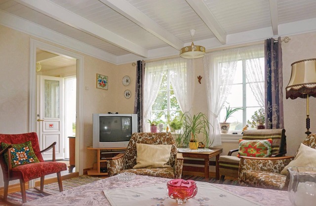 Welcome to this very charming cottage in a quiet location, just 400 m from Lista-Stranda.