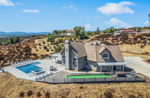 Welcome to Vista Dawn Estate! 7bd/4.5bth w/pool, spa, fire pit, games & VIEWS!