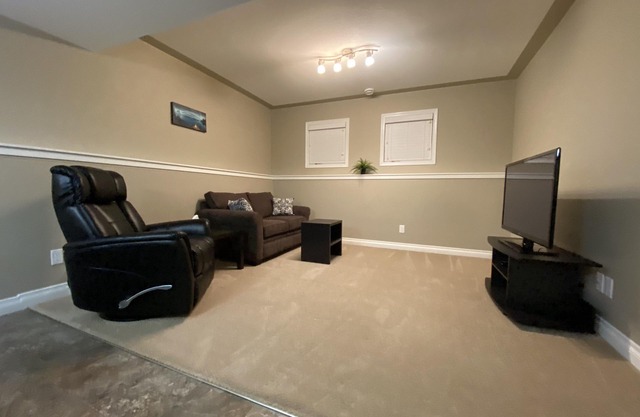 Welcome to Your “Home Away From Home” in Sylvan Lake, AB !