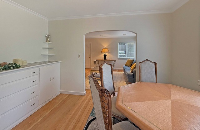 Welcoming 2-bedroom house 10min walk to the beach in Seaside